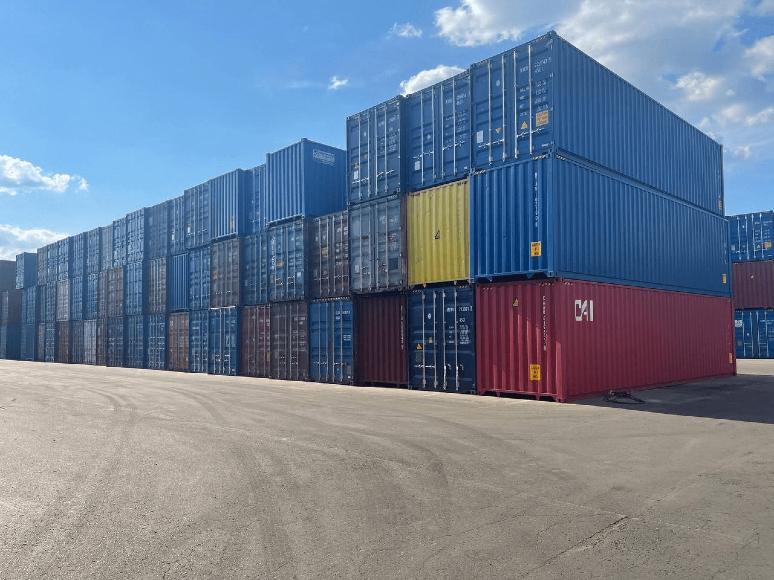 морской контейнер вид сбоку